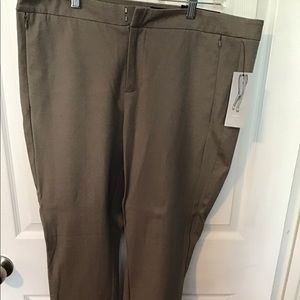 🆕 3/$20 NWT Apt.9 tan pants. Size 16💐